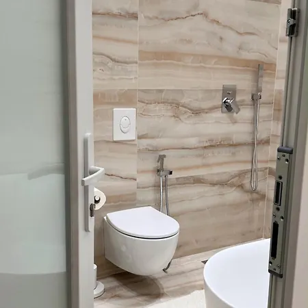 Linda * Kamez
